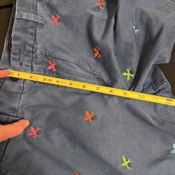 Vineyard Vines Breaker shorts novelty print size 32. - Picture 11 of 12